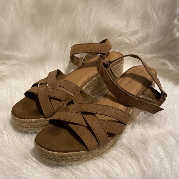 Time and Tru Brown Comfort Sandals with Criss-Cross Straps Women’s Size 7 - Picture 4 of 9